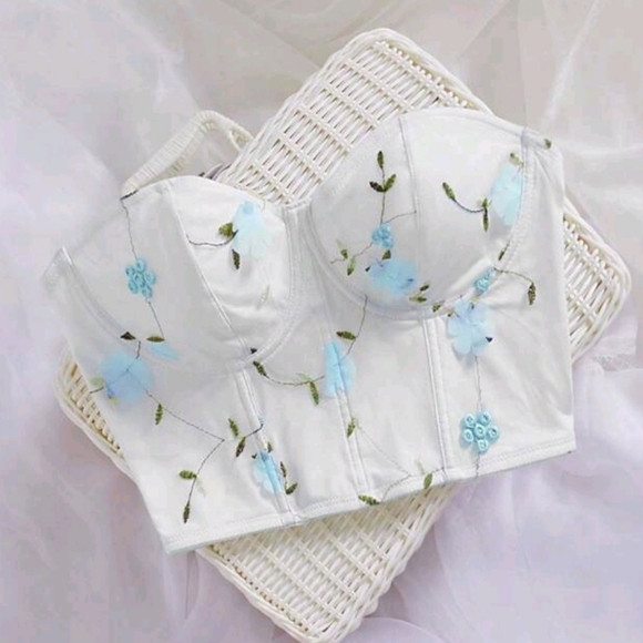 Privéa Women's Elegant Romantic 3D Floral Embroidered Mesh Slim Fit Camisole - Picture 1 of 4